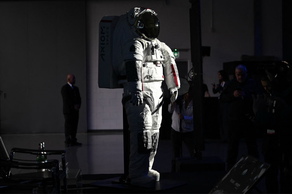 Фото для новини:Axiom Space залучила $350 млн на розробку скафандрів та "заміну" МКС