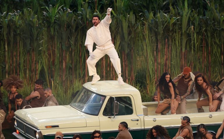 Фото для новини:Bad Bunny увійшов в історію Супербоулу