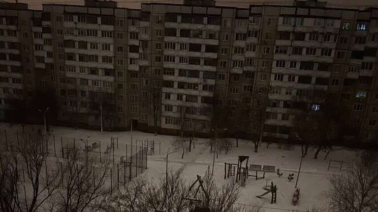 Фото для новини:Без тепла, світла і води: російський Бєлгород оголосив масову евакуацію