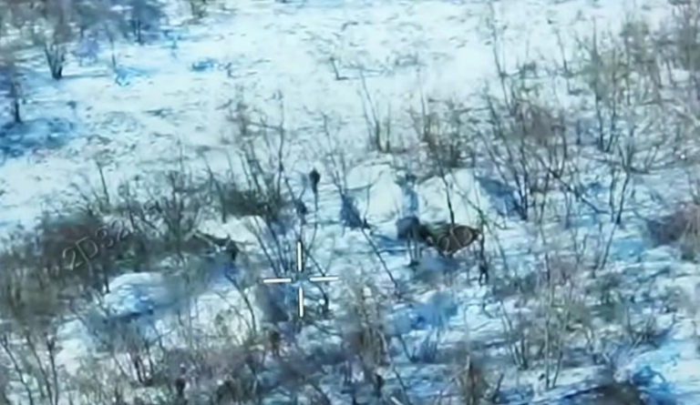 Фото для новини:Біля Покровська рій FPV‑дронів ЗСУ врятував військових від полону