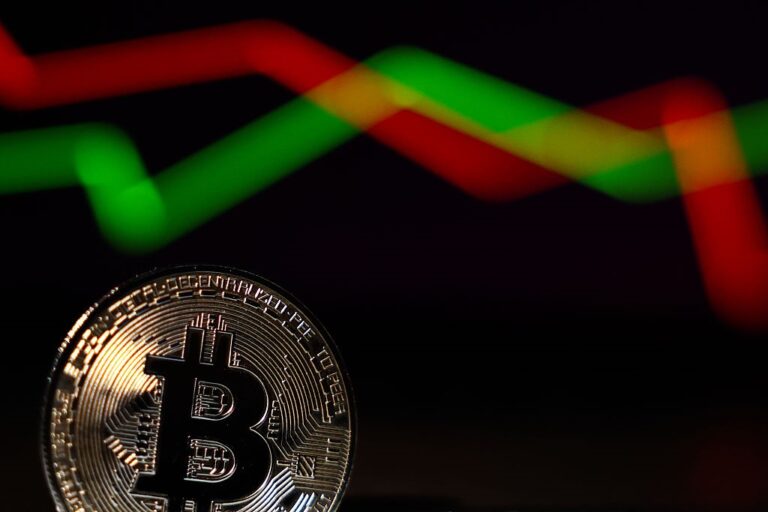 Фото для новини:Bitcoin обвалився до найнижчого рівня з листопада 2024-го