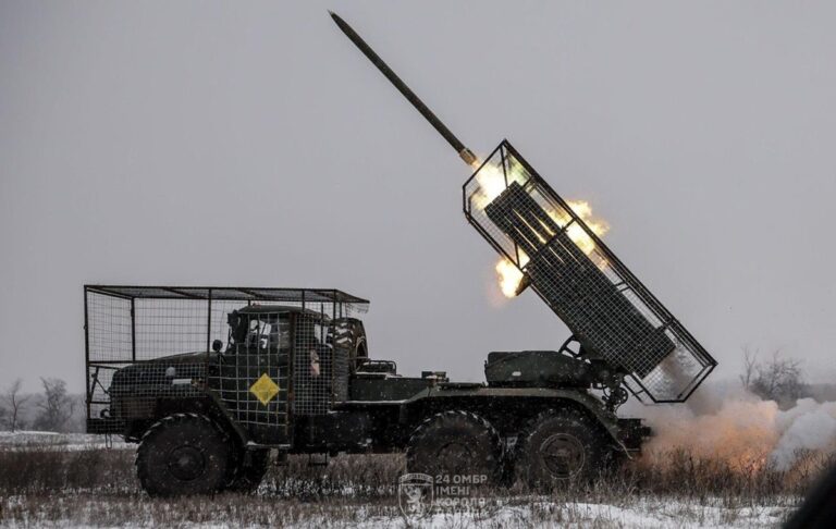 Фото для новини:Бої тривають на дев&rsquo;яти напрямках - Генштаб