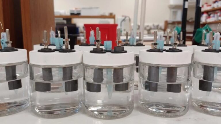 Фото для новини:Британці заявили про прорив у розвитку натрій-іонних акумуляторів