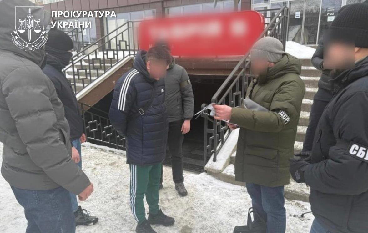 Фото для новини:Бронь за $5000: на Прикарпатті викрили схему з продажу посад в Укрзалізниці