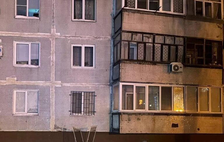 Фото для новини:Частина Бєлгорода сидить без світла після серії вибухів