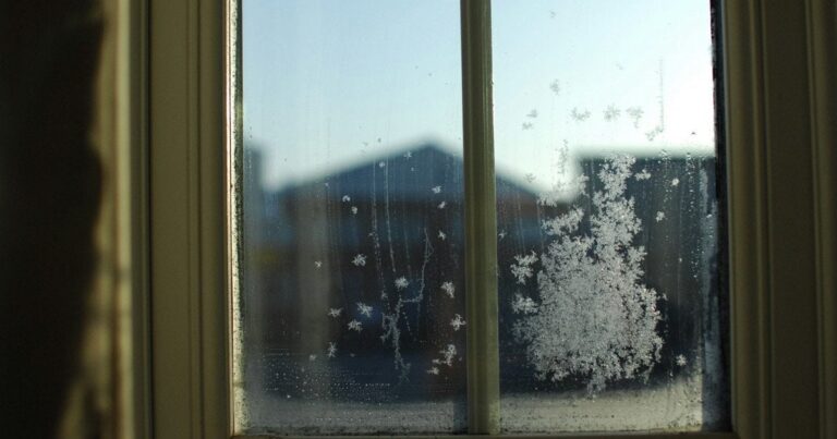 Фото для новини:Чи потрібно мити вікна взимку - корисні поради