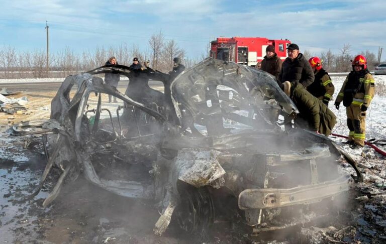 Фото для новини:Дрон РФ влучив в авто сімейної медицини на Ізюмщині, є загибла та поранені