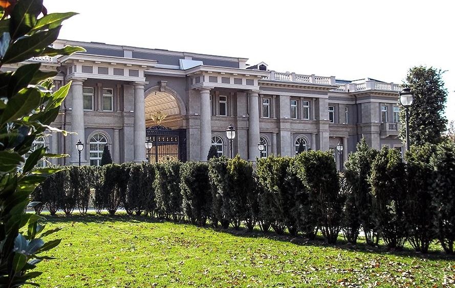 Фото для новини:Друзі Путіна добудували йому палац, а залишок коштів віддали Кабаєвій - ФБК