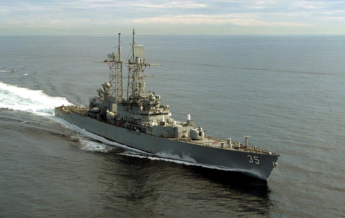 Фото для новини:Два кораблі США зіштовхнулися біля берегів Південної Америки