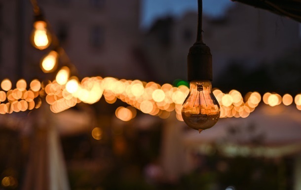 Фото для новини:Експерт пояснив, коли Україна відійде від графіків відключень