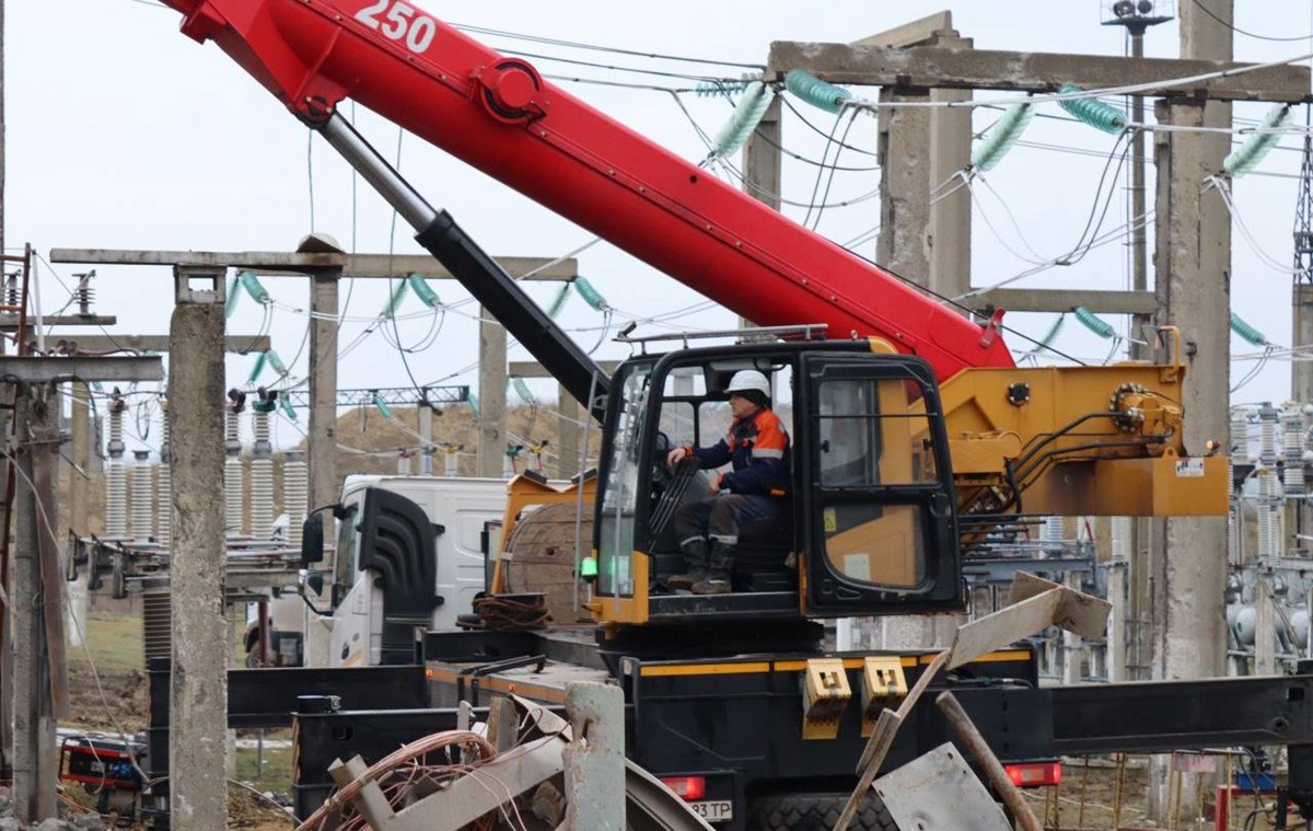 Фото для новини:Енергетика чотирьох областей України зазнала атак