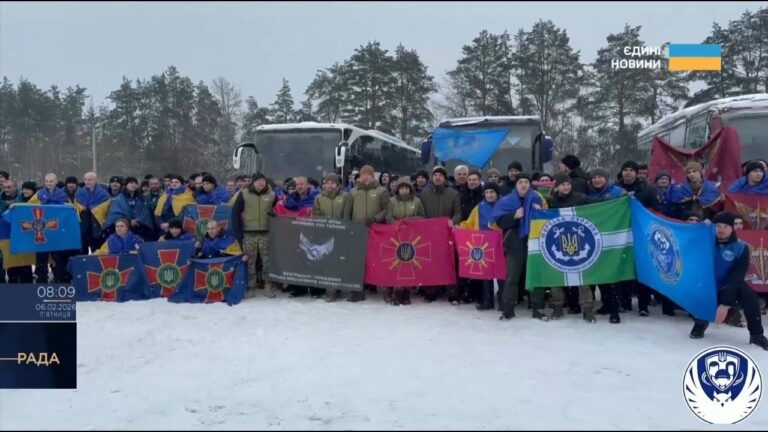 Фото для новини:Україна повернула 157 людей з російської неволі: подробиці обміну