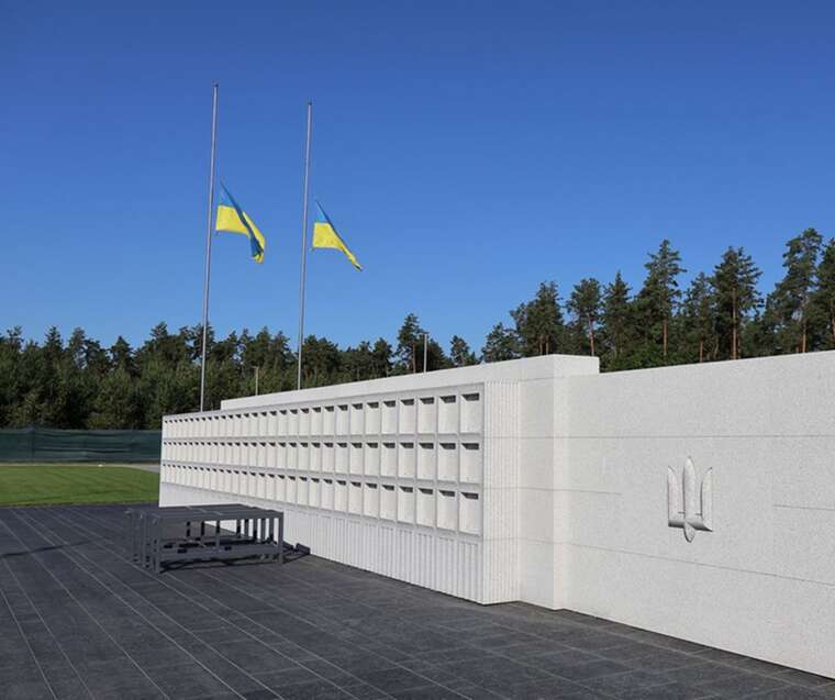 Фото для новини:Фіктивне працевлаштування з бронею для Петрова Мінветеранів розслідує дії директора меморіального кладовища ЗСУ