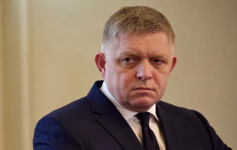 Фото для новини:Фіцо заявив, що не зміг поговорити з Зеленським перед виконанням погрози