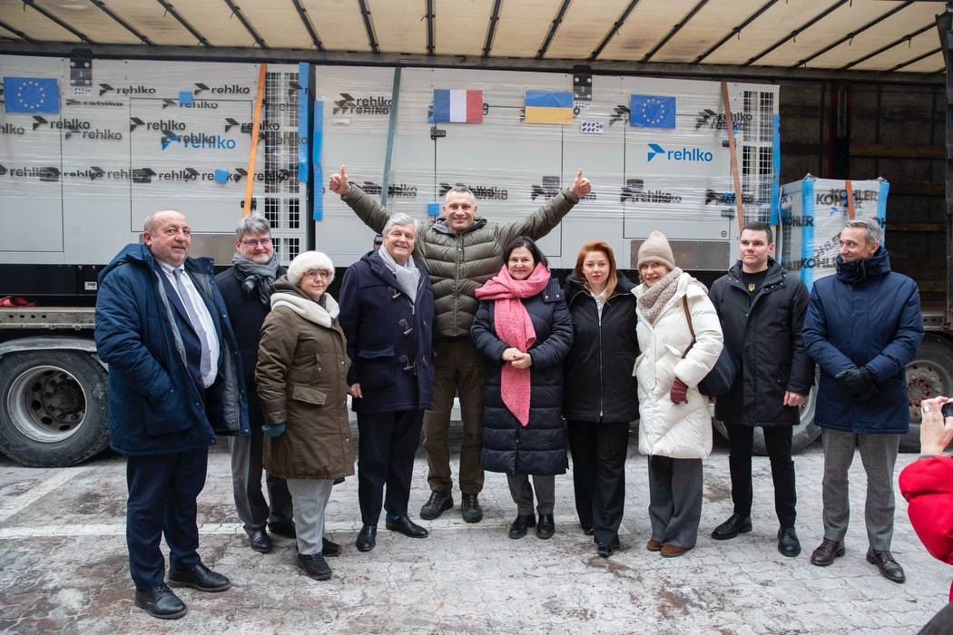 Фото для новини:Франція передала Києву 30 генераторів