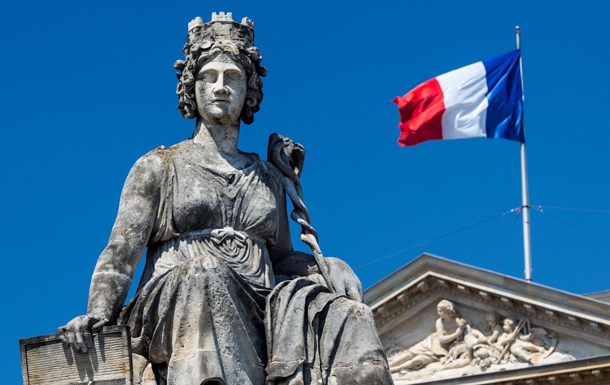 Фото для новини:Франція відповіла на заяви РФ про "ядерну зброю" для України