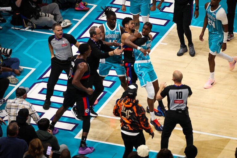 Фото для новини:Гаряча ніч у НБА: у двох матчах спалахнули бійки