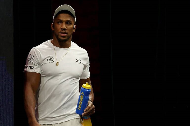 Фото для новини:Голуб розповів, як трагедія в Нігерії вплинула на Джошуа