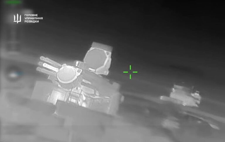 Фото для новини:ГУР показало ураження цілей в Криму