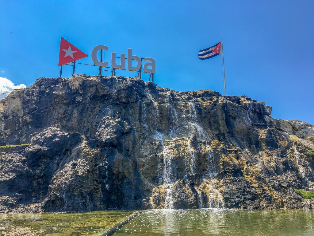 Фото для новини:Катер під прапором США увірвався у води Куби: є загиблі