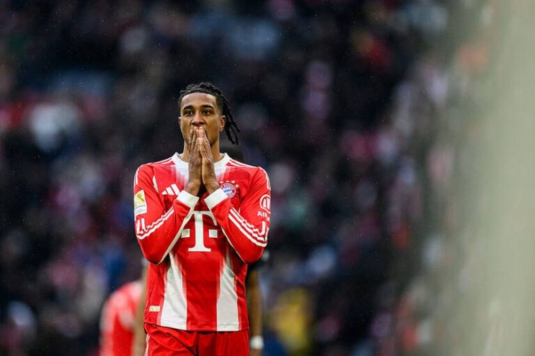 Фото для новини:Кілька провідних команд Англії стежать за ситуацією навколо Олізе