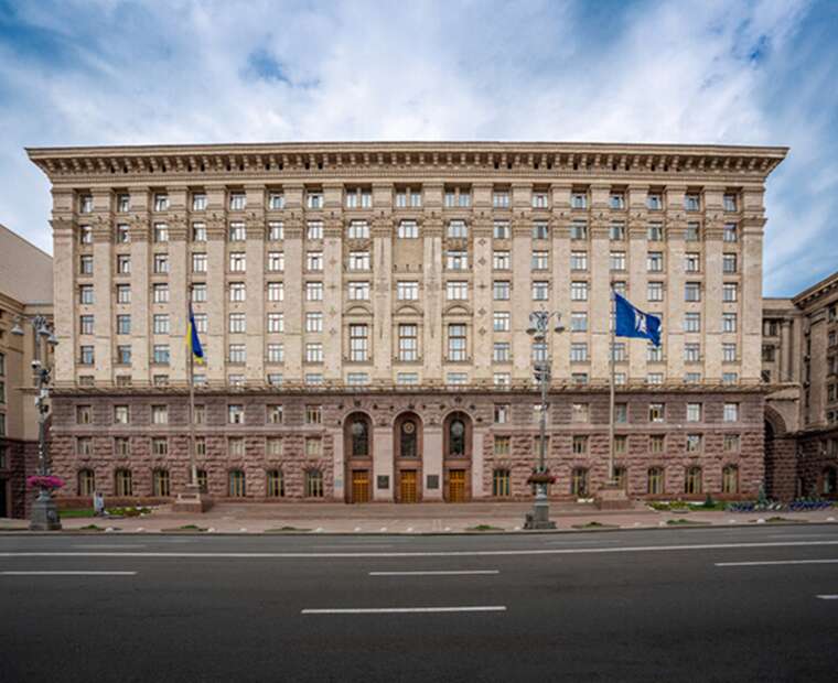 Фото для новини:Квартира за 8 мільйонів та елітні авто топчиновнику КМДА загрожує в'язниця за спробу легалізувати сумнівні статки