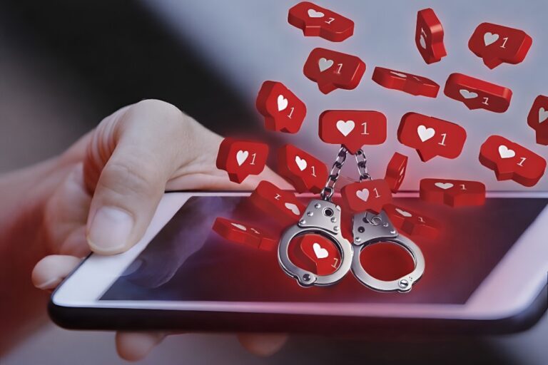 Фото для новини:"Лайк" як доказ: як в Росії карають за активність у соцмережах