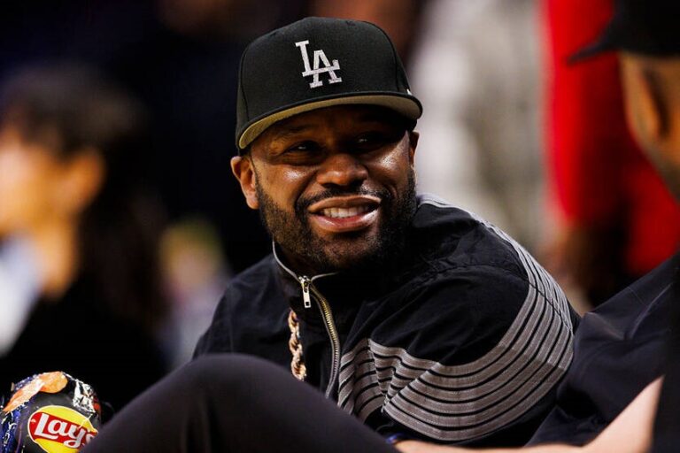 Фото для новини:Легендарний поєдинок Мейвезера і Тайсона отримав дату та арену