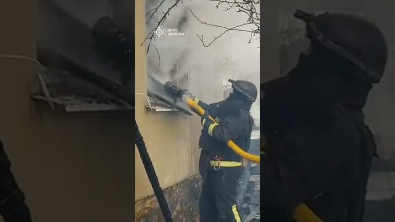 Фото для новини:Харківщина. Ранок. Удар російського БпЛА по житловому сектору села Голубівка