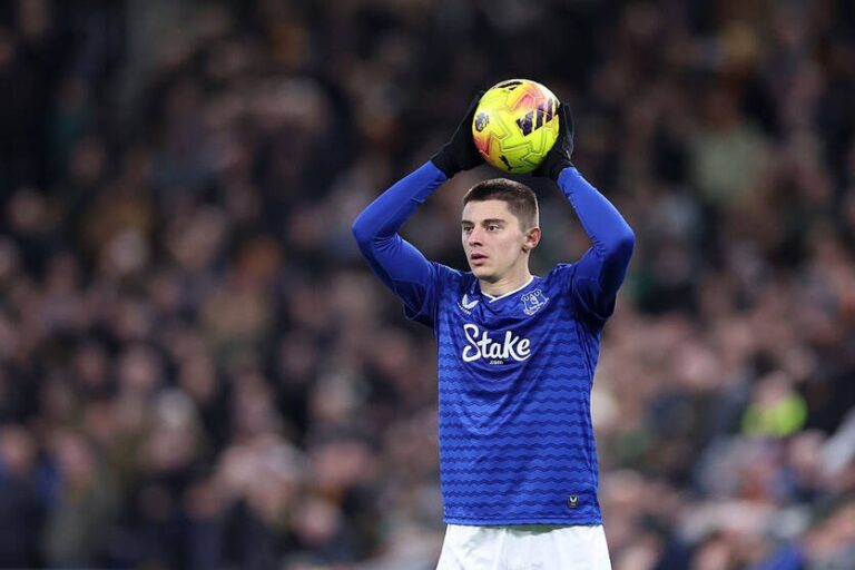 Фото для новини:Миколенко компенсує відсутність у попередньому турі АПЛ набором форми