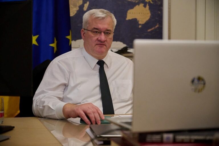 Фото для новини:"Моральні дегенерати": Сибіга розкритикував президента ФІФА