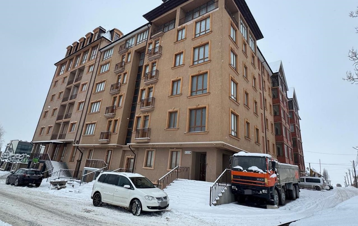 Фото для новини:На Буковині рятувальникам "подарували" квартири без стелі, води та газу