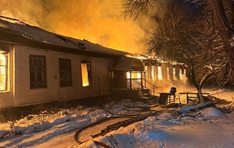 Фото для новини:На Чернігівщині палав центр соціальної адаптації: невідома доля трьох людей