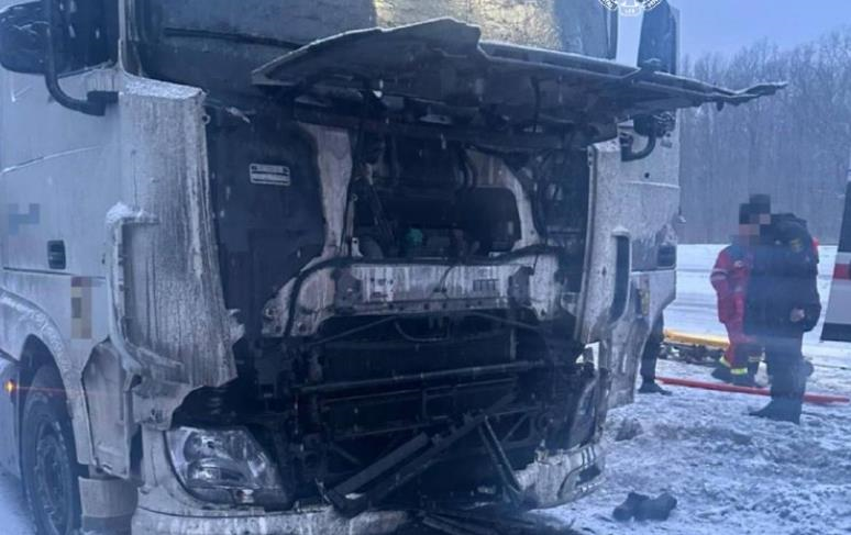 Фото для новини:На Харківщині дрон РФ атакував вантажівки, поранені двоє водіїв