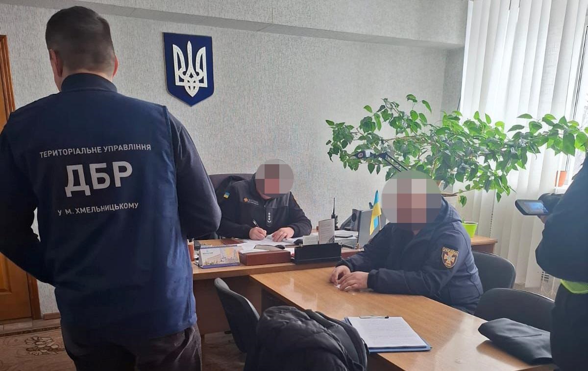 Фото для новини:На Хмельниччині викрито закупку неякісних костюмів для рятувальників