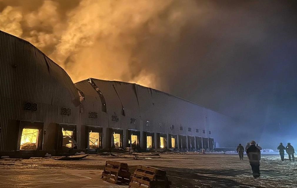 Фото для новини:На Київщині горять склади Рошен - соцмережі