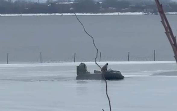 Фото для новини:На Одещині прикордонники врятували дітей, які провалилися під лід