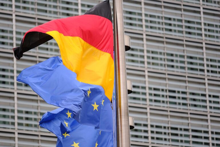 Фото для новини:Німеччина створить угруповання з понад 100 військових супутників