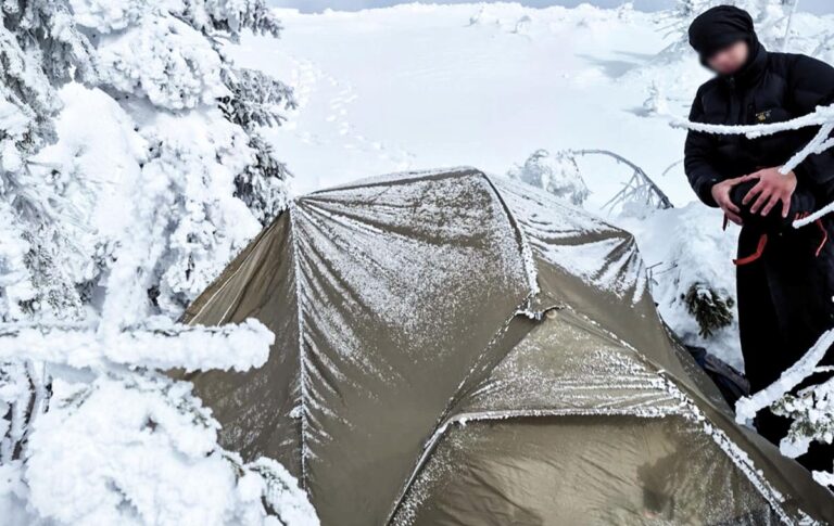 Фото для новини:Ночівля в горах: у Карпатах врятували молоду пару