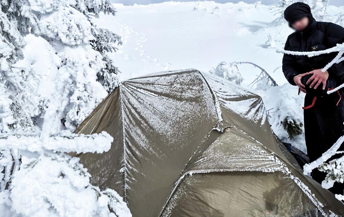 Фото для новини:Ночівля в горах: у Карпатах врятували молоду пару