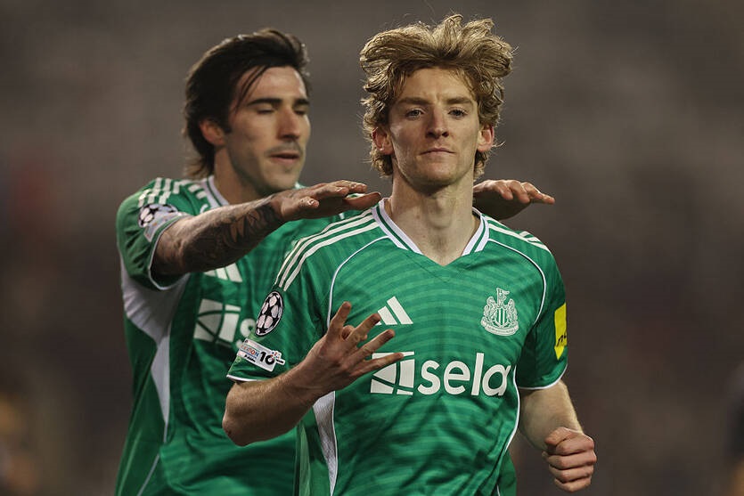 Фото для новини:Ньюкасл влаштував гольову феєрію проти Карабаху