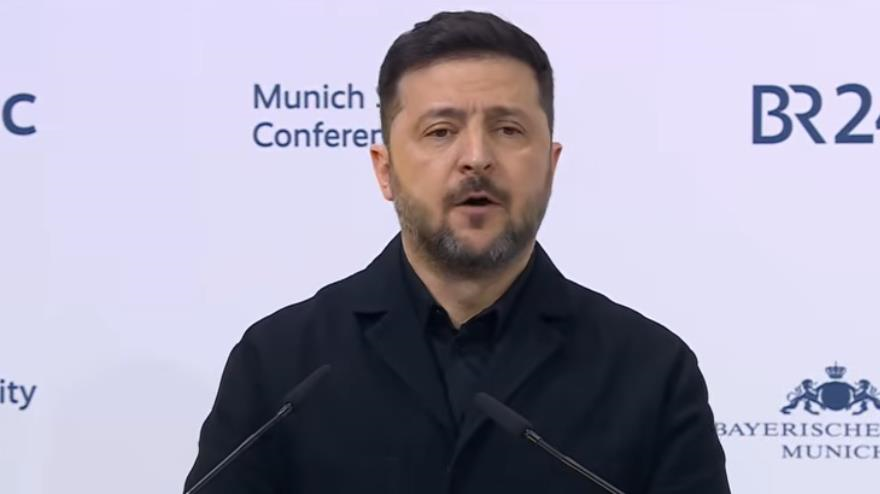 Фото для новини:Орбан відрощує живіт, а не армію - Зеленський