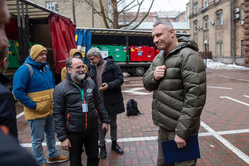Фото для новини:Перша партія гумдопомоги зі Словаччини надійшла до Києва