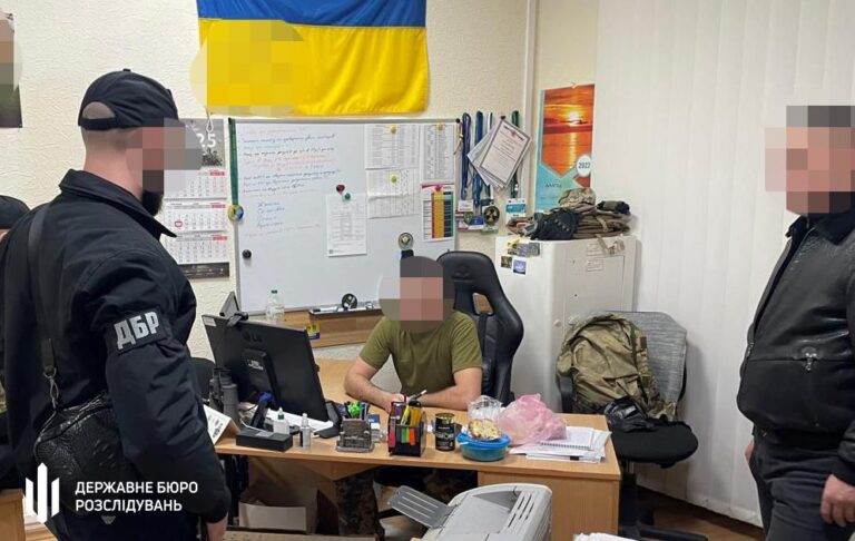 Фото для новини:Підполковник ДПСУ заробив понад $1,5 млн на ухилянтах