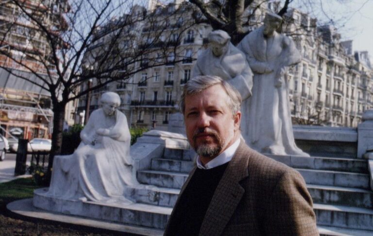 Фото для новини:Помер відомий фантаст автор Гіперіона Ден Сімонс