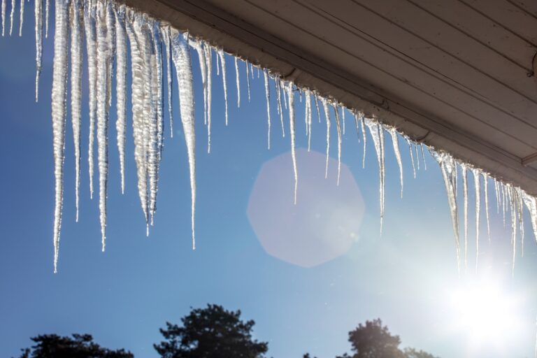 Фото для новини:Помірні опади та ожеледиця: погода на початку тижня
