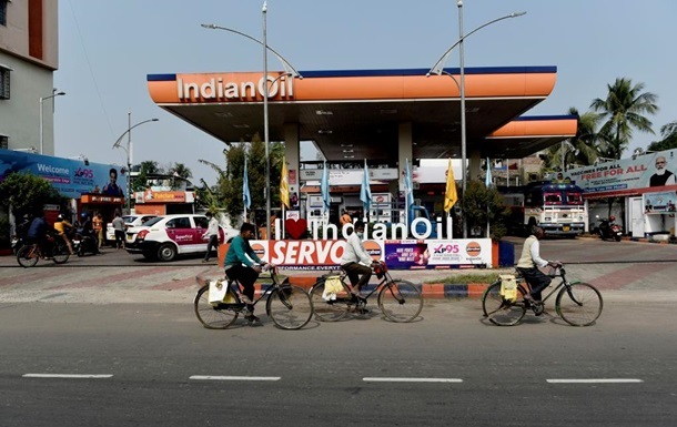 Фото для новини:Поставки нафти з РФ в Індію обвалилися до мінімуму за чотири роки - ЗМІ