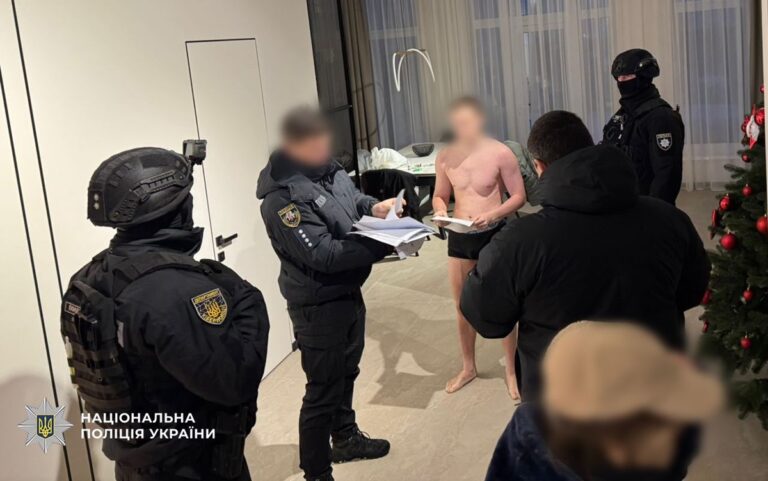 Фото для новини:Правоохоронці викрили угруповання, яке ошукало банки на 13 млн