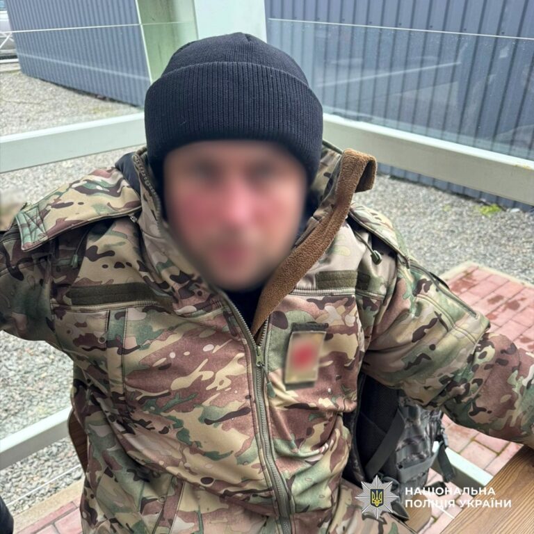 Фото для новини:Продавав документи "агента СБУ" за $10 тисяч: в Одесі викрили шахрая