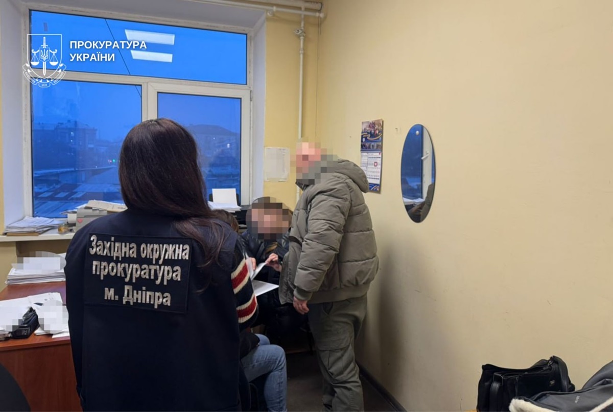 Фото для новини:Прооперували здорову руку дитині: у Дніпрі двоє лікарів отримали підозру